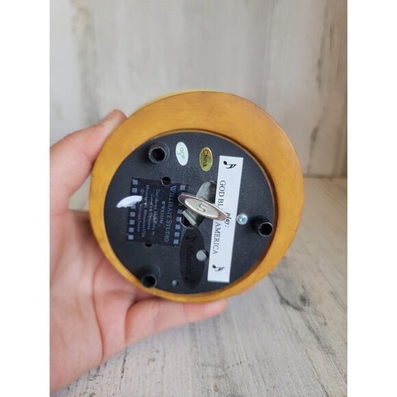 Williraye Studio 8303 bugle boy musical God bless America wind up music USA figu - Picture 6 of 6